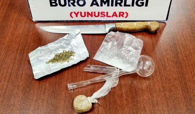 Kütahya'da bir araçta uyuşturucu ele geçirildi