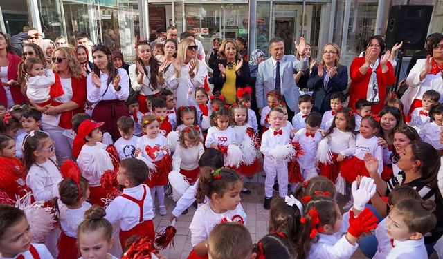 Cumhuriyetin 100. yaşı miniklerle coşkuyla kutlandı