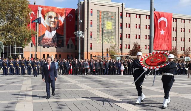 Eskişehir'de çelenk sunma töreni gerçekleştirildi