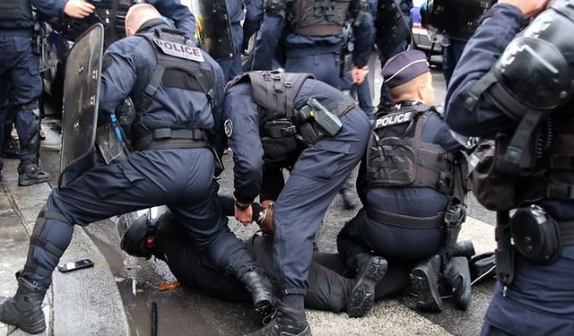 Fransız polisinden destekçilere sert müdahale!