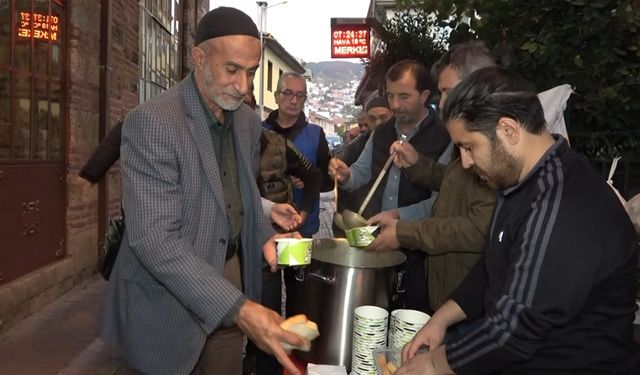 Bursa'da şehitler için çorba dağıtıldı