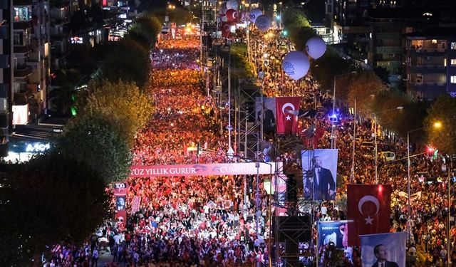 Bursa'da binlerce kişi yürüyüş düzenledi