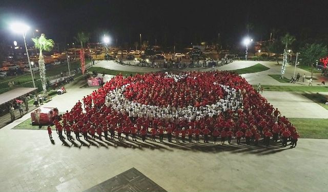 Antalya'da 1923 kişi Ata'yı selamladı