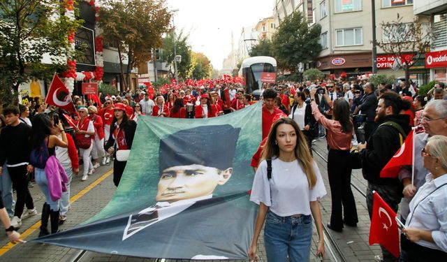 Eskişehir'de Cumhuriyet'e sevgi seli