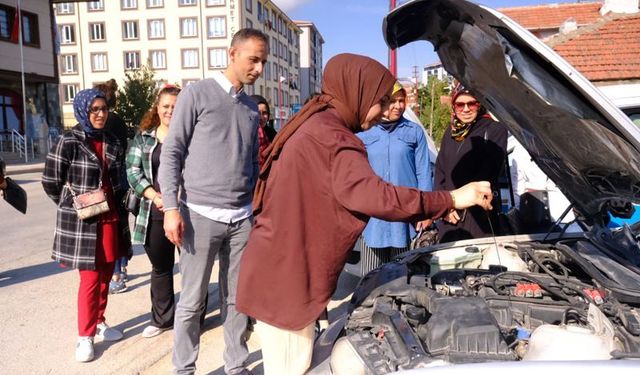 Kadınlara araba bakım eğitimi