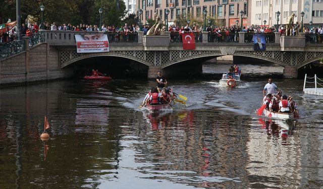 Kürekleri Cumhuriyet için çektiler