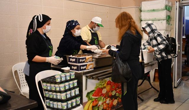 Eskişehir'de öğrencilere yemek desteği