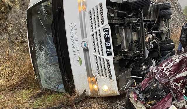 Bursa’da taziye yakınlarını taşıyan otobüs otomobille çarpıştı: 1 ölü, 5 yaralı