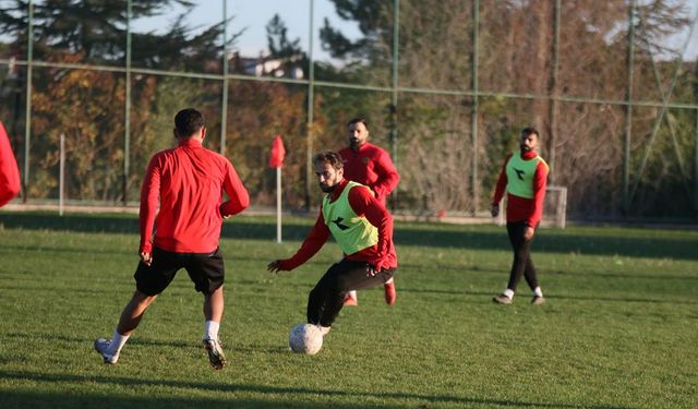 Eskişehirspor Gölbaşı Belediye'yi ezberliyor