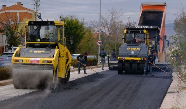 Eskişehir'deki iki mahallede asfalt çalışması