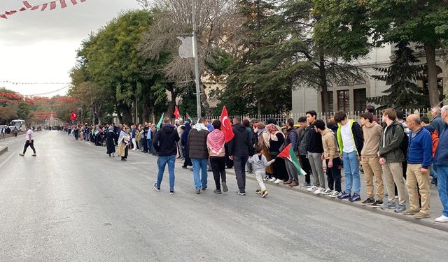 Konya'da Gazze için insan zinciri oluşturuldu!