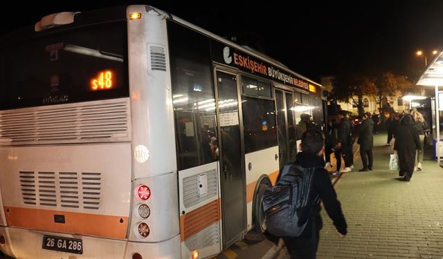 Eskişehir'de geç gelen otobüs tepkisi