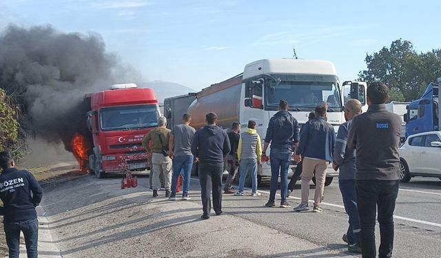 Bursa-İzmir Karayolunda bir kamyon için telaşlı anlar!