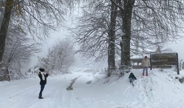 Kütahya'da o dağa kar yağdı: Vatandaşlar akın etti!