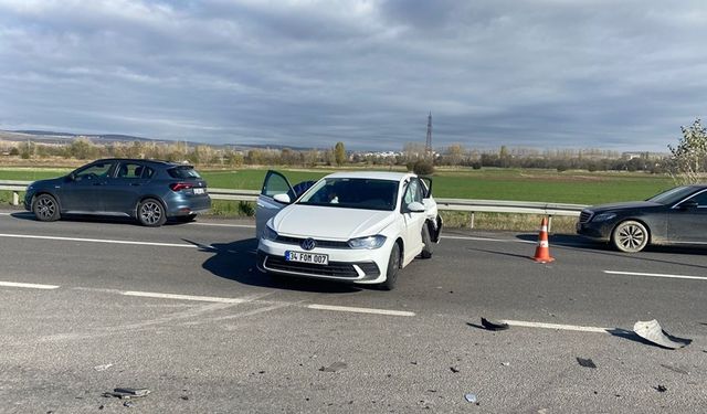 Kütahya'da otomobiller çarpıştı: 2 yaralı!