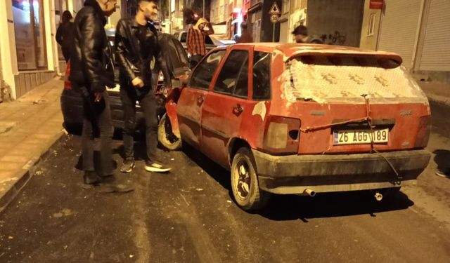 Eskişehir'de trafik kazası: Aracını bırakıp kaçtı!