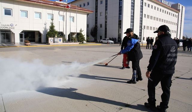 Eskişehir'de polis ekiplerine itfaiye tarafından eğitim verildi