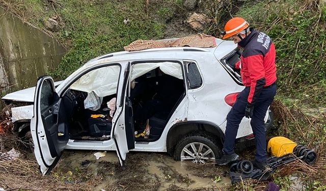 Bolu'da otomobil dereye uçtu: 1 yaralı!