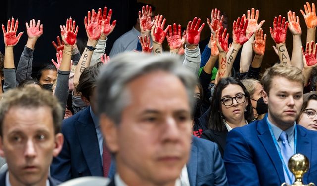 ABD senatosunda savaş karşıtı protesto!