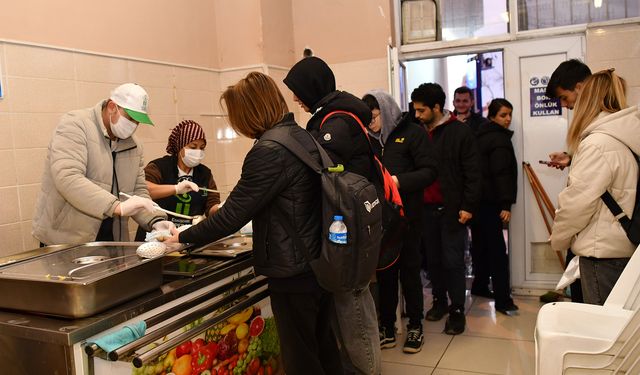 Eskişehir'de öğrencilere ücretsiz yemek