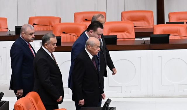 Mecliste şok gelişme: Bahçeli meclisi terk etti!