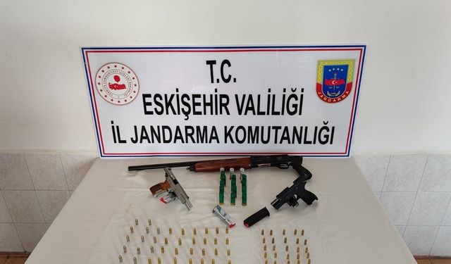 Kaçak silah satıcılarına jandarmadan operasyon