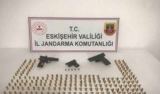 Eskişehir'de kaçak silah ele geçirildi