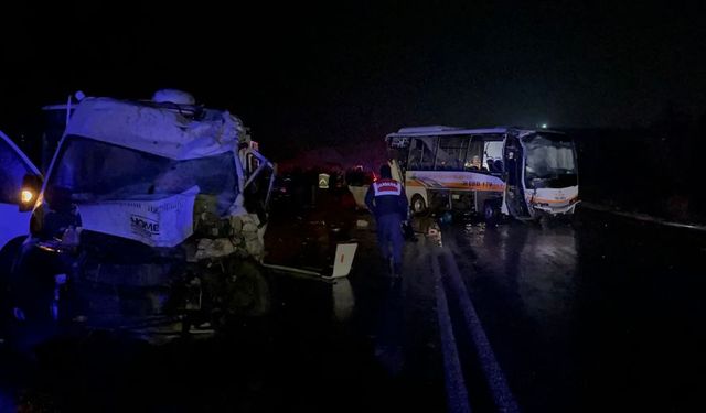 Eskişehir-Seyitgazi Yolu'nda kaza: 2'si ağır 14 yaralı