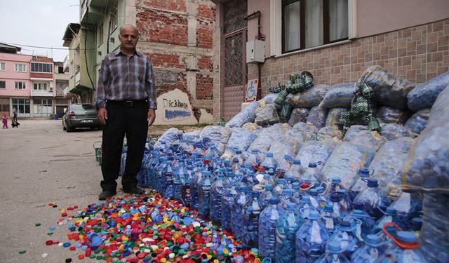 Bursa'da 1 ton kapak topladı: Engelliler için tekerlekli sandalye aldı!