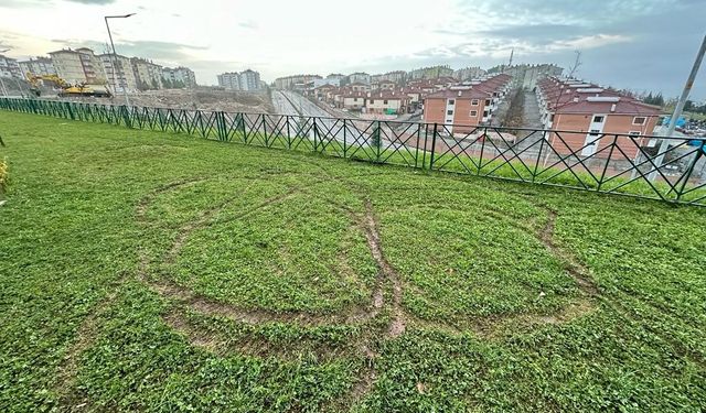 Motosikletli şehir vandalları iş başında!