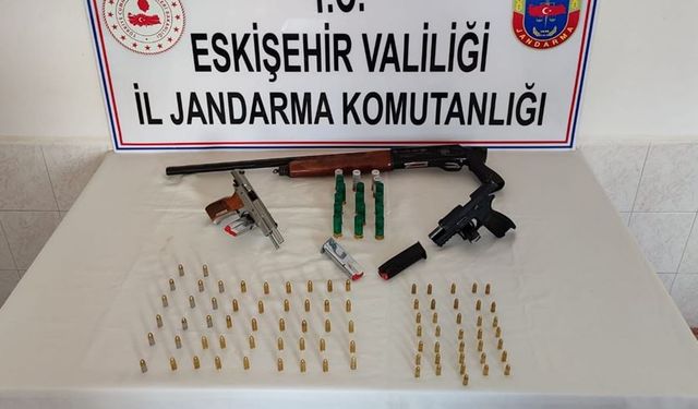 Eskişehir'de çok sayıda silah ele geçirildi