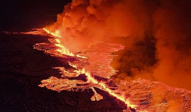 İzlanda alev alev: Yanardağ patladı!