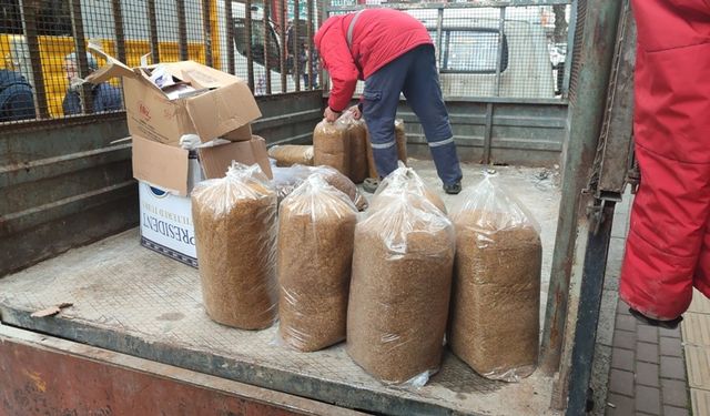 Bursa'da kaçak tütün ele geçirildi: İki kamyonet!