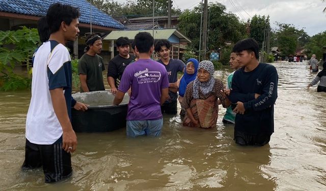 Tayland’ın güneyinde sel felaketi: 20 bin ev!