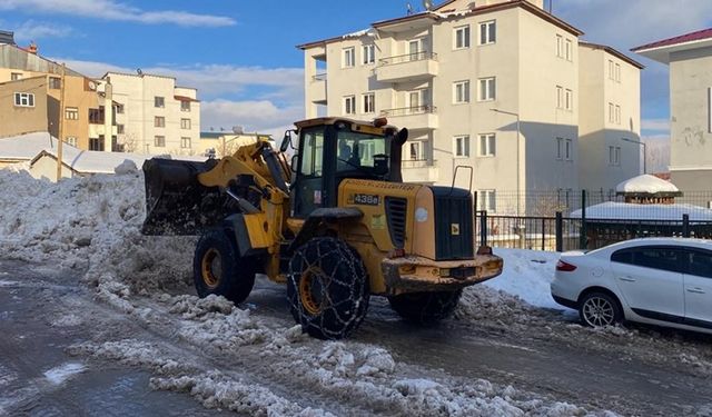 Bingöl'de  karlar kamyonlarla ilçe dışına taşınıyor