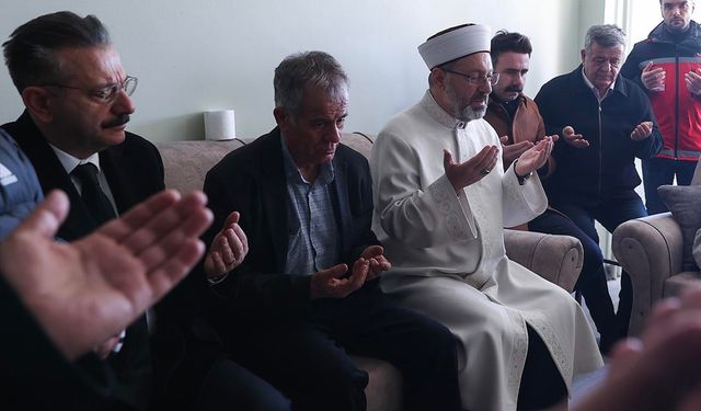 Diyanet İşleri Başkanı Erbaş ve Vali Aksoy şehidin evini ziyaret etti