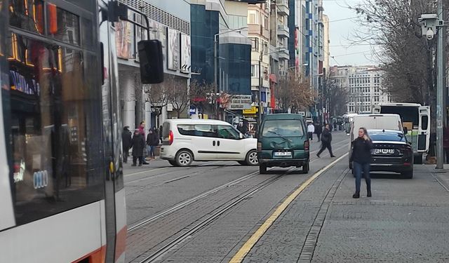 Eskişehir'de trafiğe kapalı caddede ilginç görüntü!