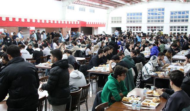 Eskişehir'de öğrenciler için iftar yemeği