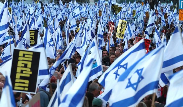 İsrail’de on binlerce kişiden erken seçim çağrısı!