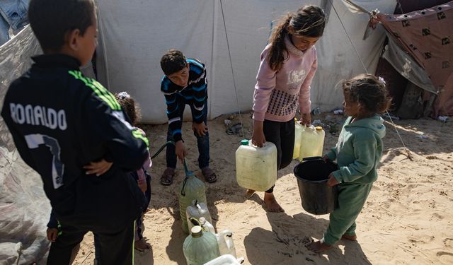 Gazze’de açlık ve susuzluktan ölen çocuk sayısı 31’e yükseldi!