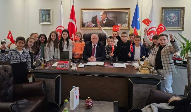 Kosova’da çocuklar 23 Nisan'da çifte bayram kutladı!
