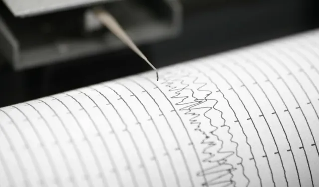 Endonezya'da 6,1 büyüklüğünde deprem!