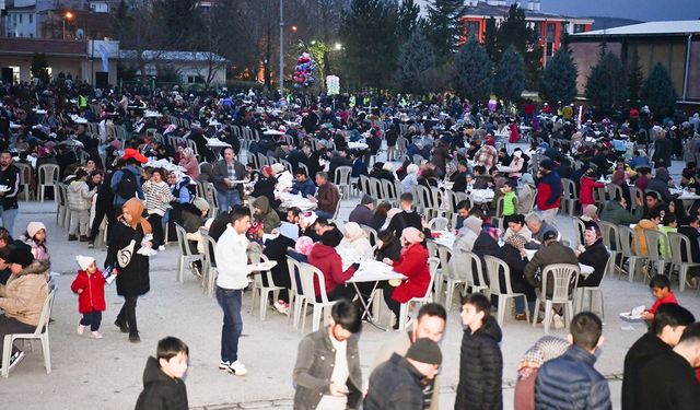 Eskişehir'de 90 bin vatandaş iftar sofralarında buluştu
