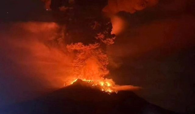 Endonezya’da Ruang Yanardağı nedeniyle 12 bin kişi tahliye edildi!