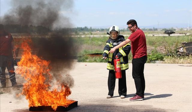 Havaalanında yangın eğitimi