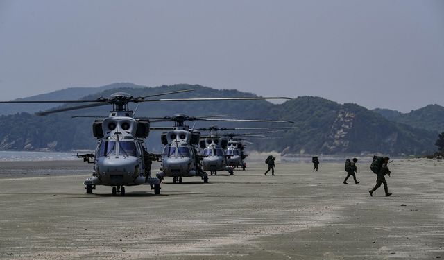 Güney Kore ordusundan Sarı Deniz'de askeri tatbikat!