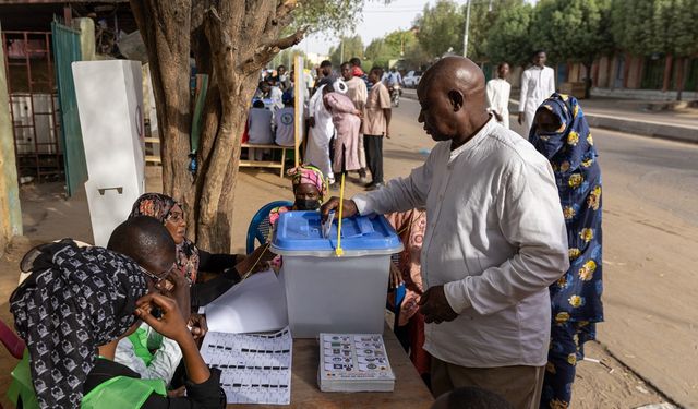Çad’da halk, demokratik yönetime geçiş için sandık başında