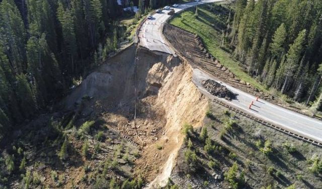 ABD’de dağ geçidinde yol çöktü