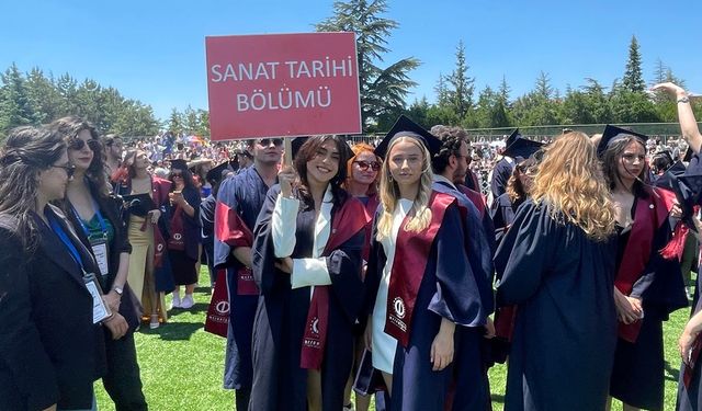 Anadolu Üniversitesi'nde mezuniyet heyecanı