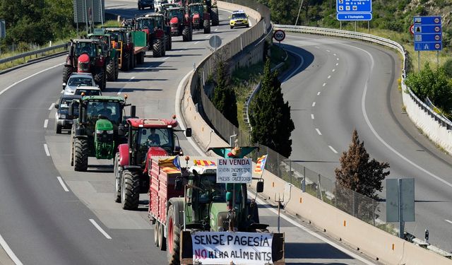 Çiftçiler Fransa-İspanya sınırını kapattı